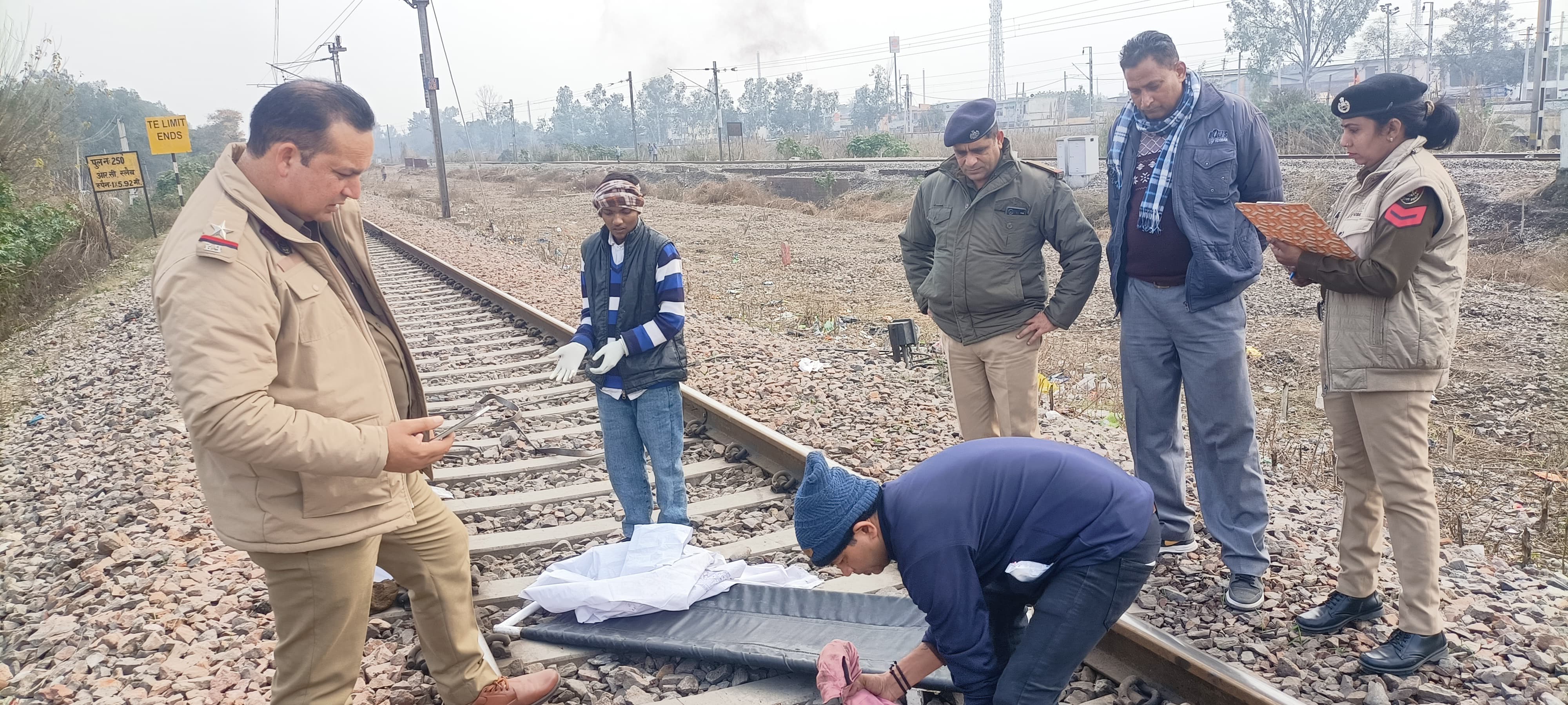 मौके पर पुलिस मौके पर पुलिस