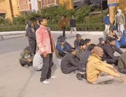 हमीदिया अस्पताल के आउटसाेर्स कर्मचारी एक बार फिर हड़ताल पर हमीदिया अस्पताल के आउटसाेर्स कर्मचारी एक बार फिर हड़ताल पर