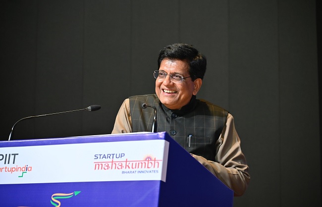 कार्यक्रम को संबोधित करते केंद्रीय मंत्री पीयूष गोयल कार्यक्रम को संबोधित करते केंद्रीय मंत्री पीयूष गोयल