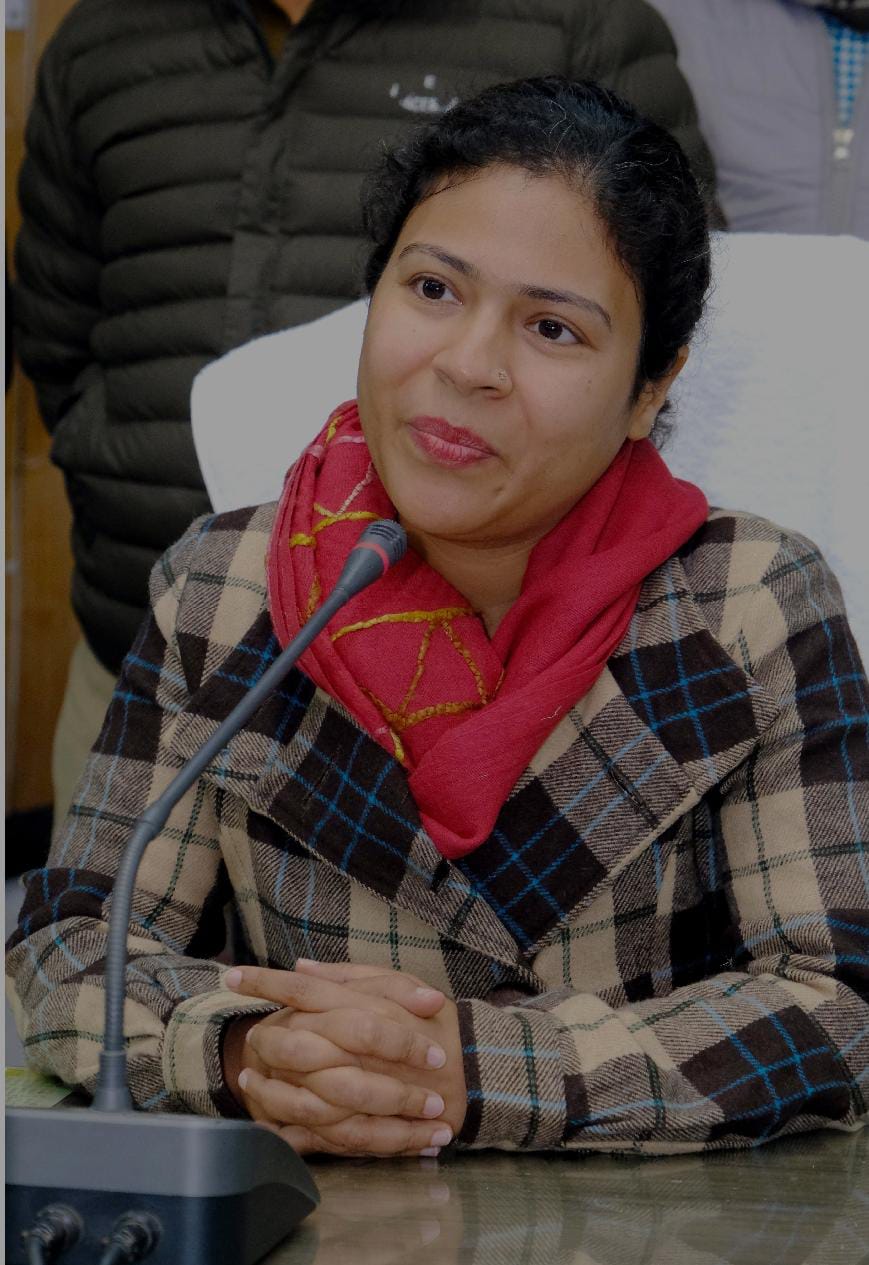 डीएम दुर्गा शक्ति नागपाल डीएम दुर्गा शक्ति नागपाल