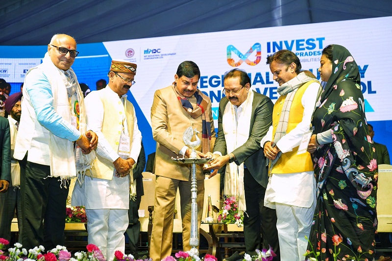 शहडोल में रीजनल इंडस्ट्री कॉन्क्लेव का दीप-प्रज्ज्वलन कर शुभारम्भ करते हुए मुख्यमंत्री शहडोल में रीजनल इंडस्ट्री कॉन्क्लेव का दीप-प्रज्ज्वलन कर शुभारम्भ करते हुए मुख्यमंत्री