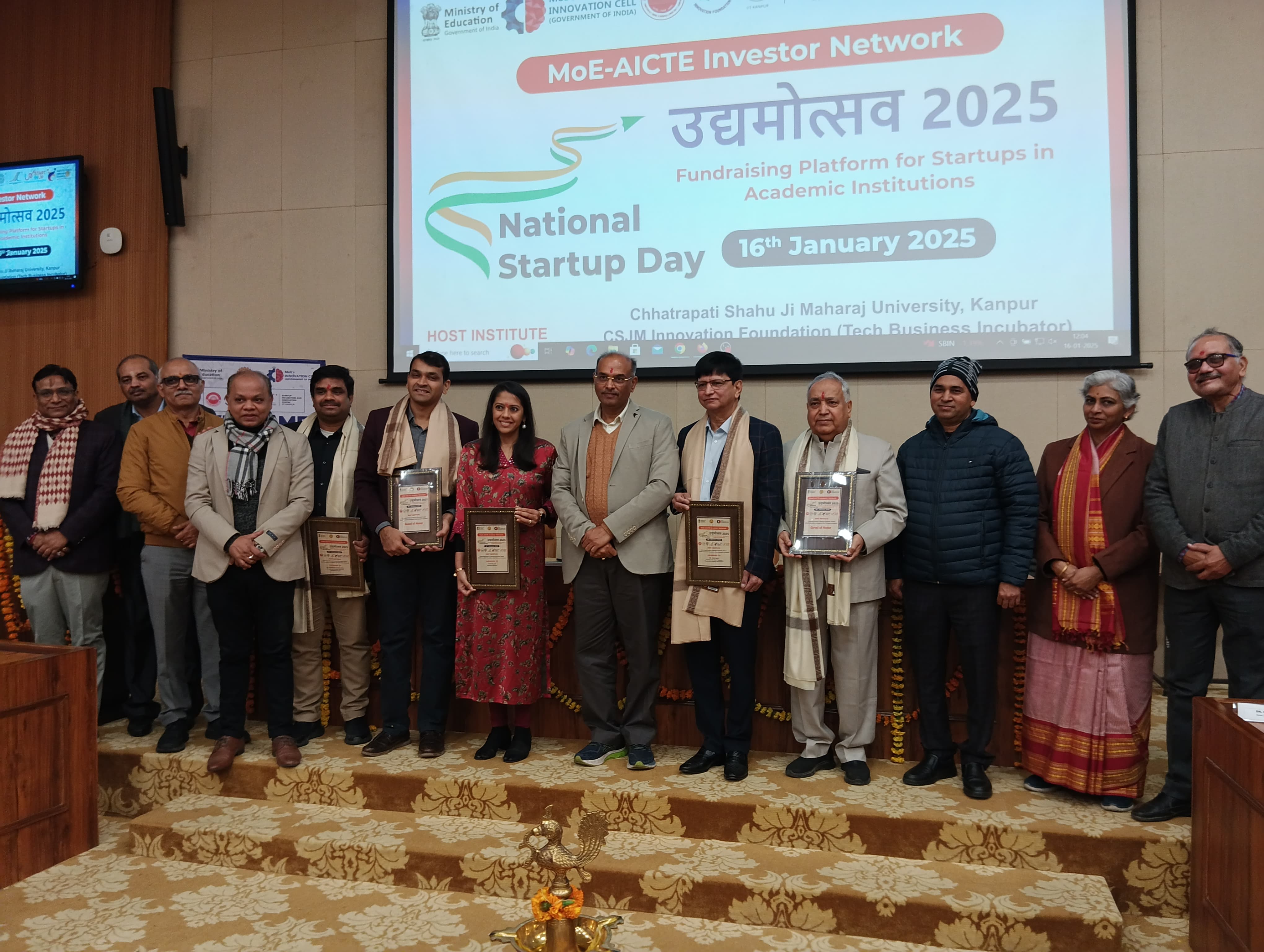 कार्यक्रम के दौरान ली गयी ग्रुप फोटो कार्यक्रम के दौरान ली गयी ग्रुप फोटो