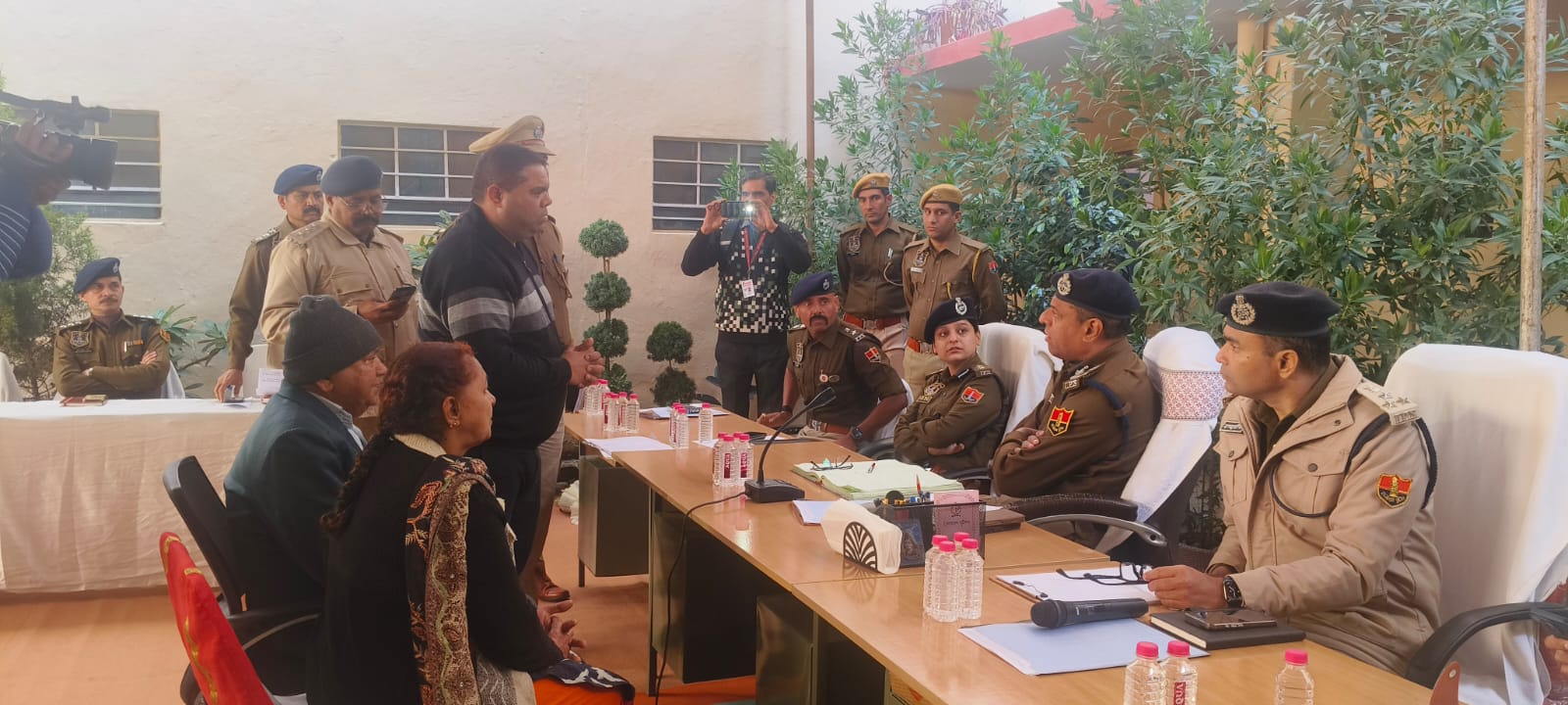 जयपुर पुलिस कमिश्नर ने आमेर थाने में जनसुनवाई कर परिवादियों को दी राहत जयपुर पुलिस कमिश्नर ने आमेर थाने में जनसुनवाई कर परिवादियों को दी राहत