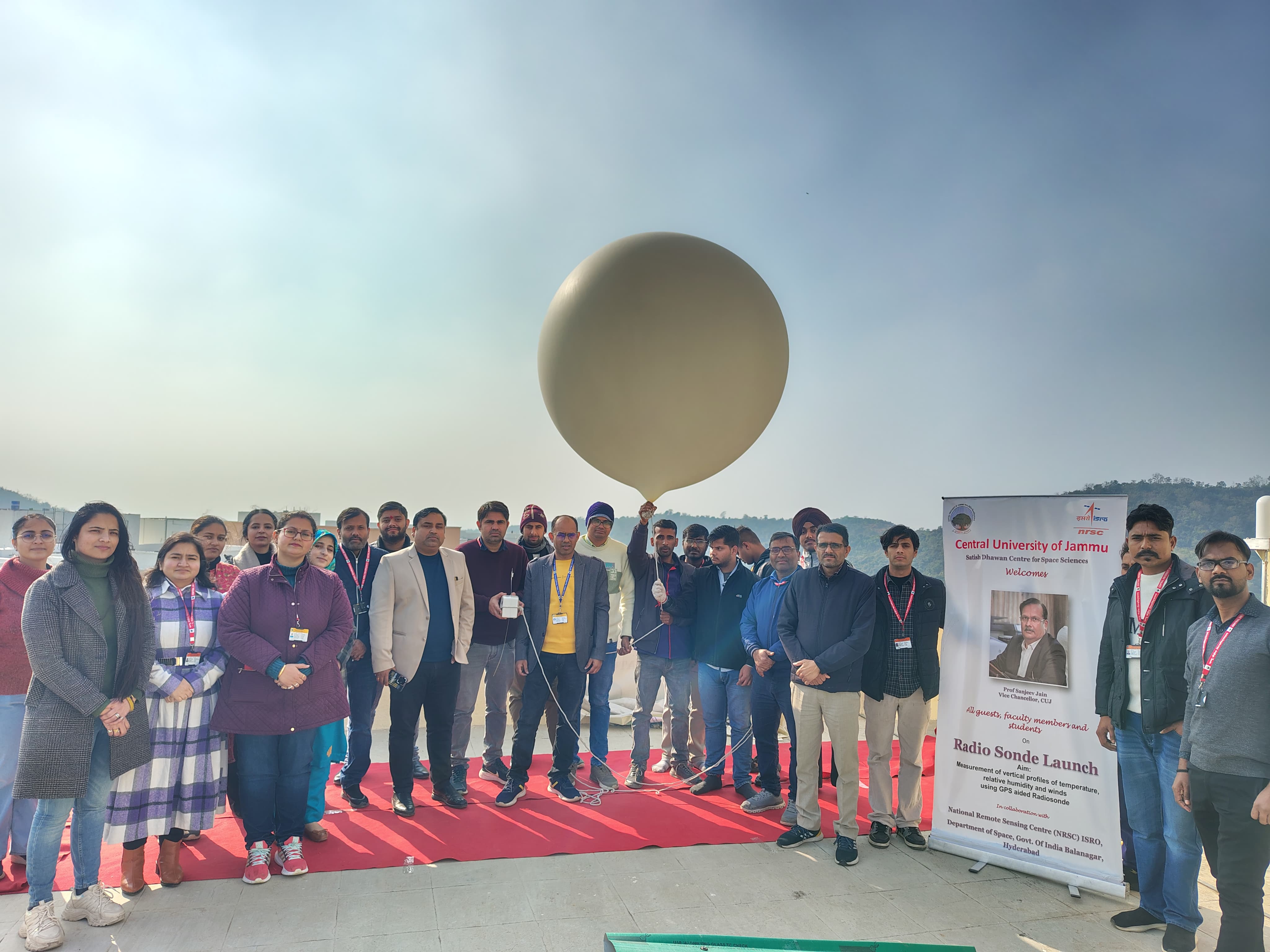 जम्मू केन्द्रीय विश्वविद्यालय में ग्यारहवें रेडियोसॉन्ड का सफल प्रक्षेपण जम्मू केन्द्रीय विश्वविद्यालय में ग्यारहवें रेडियोसॉन्ड का सफल प्रक्षेपण