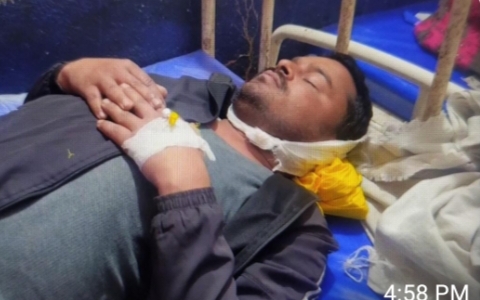 अस्पताल में घायल
