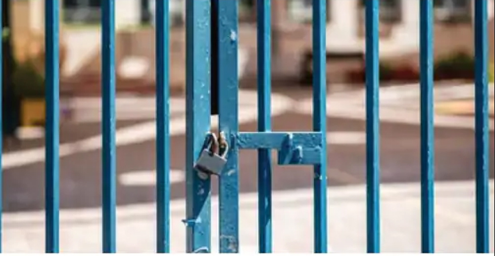 राजस्थान में दस दिनाें में 450 सरकारी स्कूलें बंद, बच्चाें के नामांकन कम हाेने पर दूसरे स्कूल में भी मर्ज राजस्थान में दस दिनाें में 450 सरकारी स्कूलें बंद, बच्चाें के नामांकन कम हाेने पर दूसरे स्कूल में भी मर्ज
