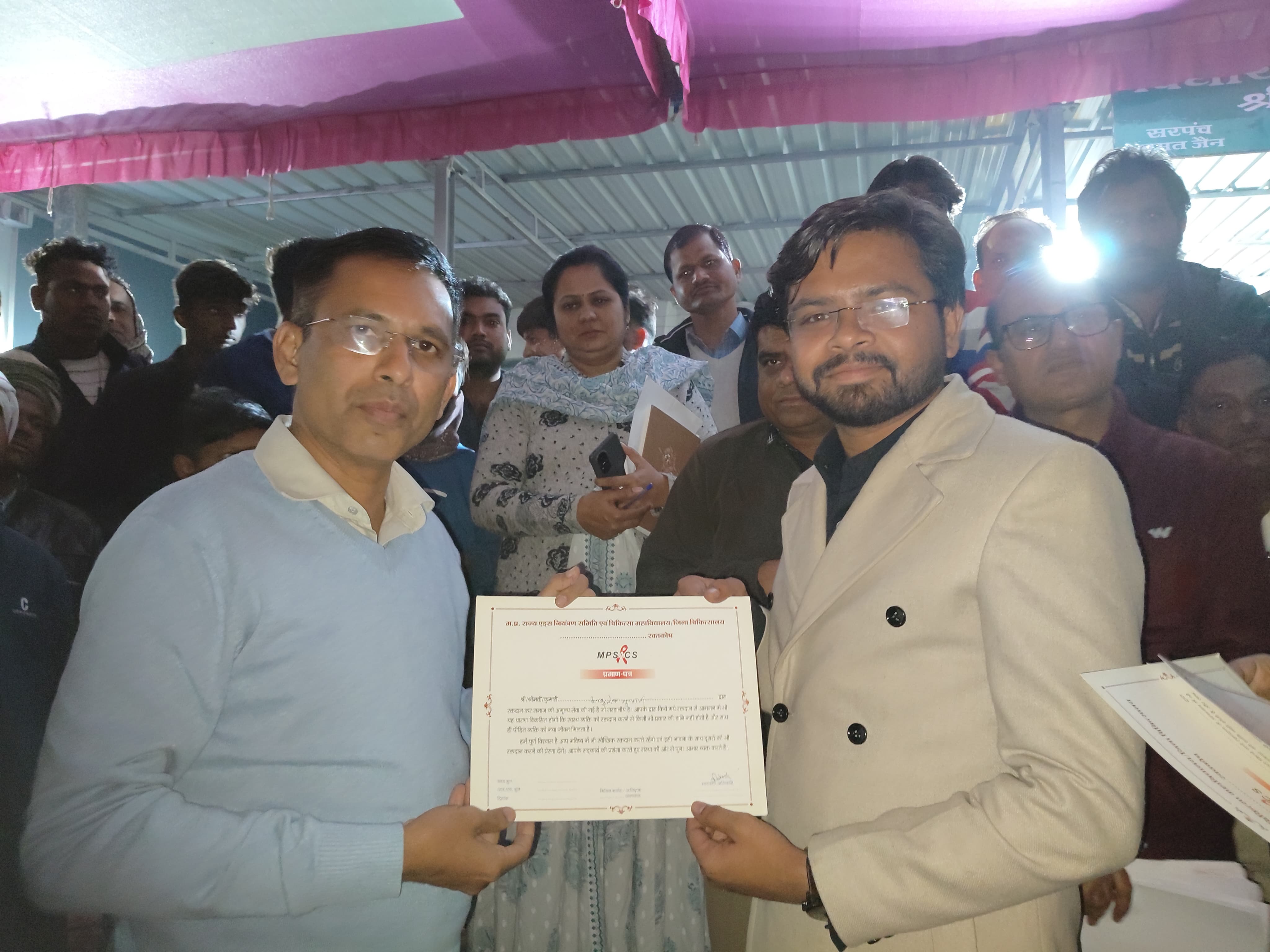 दमोह-कलेक्टर कोचर की गांव में रात्रि चौपाल ग्रामीणों की सुनी दमोह-कलेक्टर कोचर की गांव में रात्रि चौपाल ग्रामीणों की सुनी