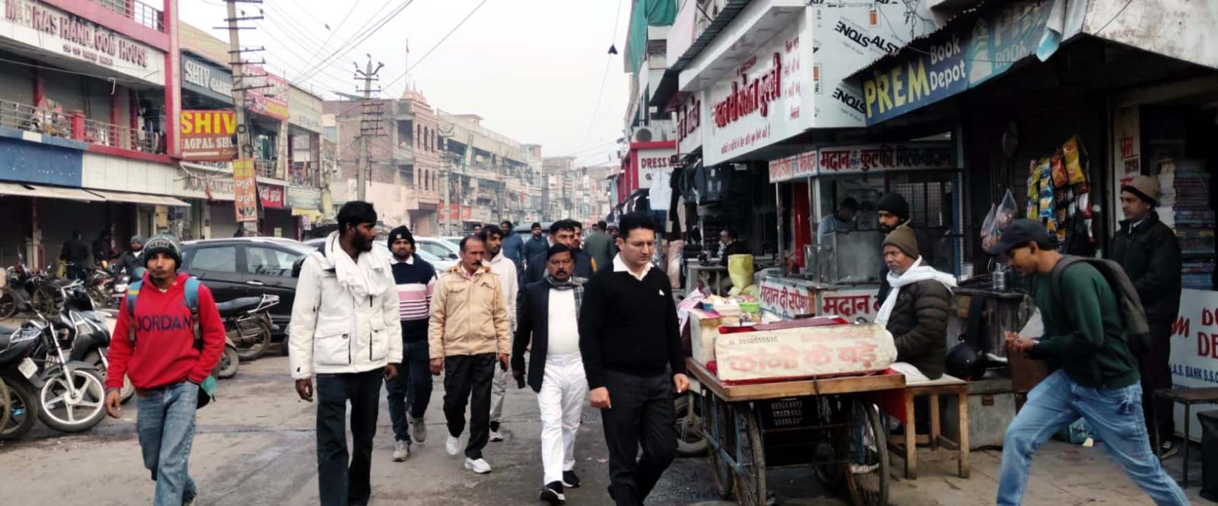 शौचालयों का निरीक्षण करते संयुक्त आयुक्त डॉ. प्रीतपाल सिंह। शौचालयों का निरीक्षण करते संयुक्त आयुक्त डॉ. प्रीतपाल सिंह।