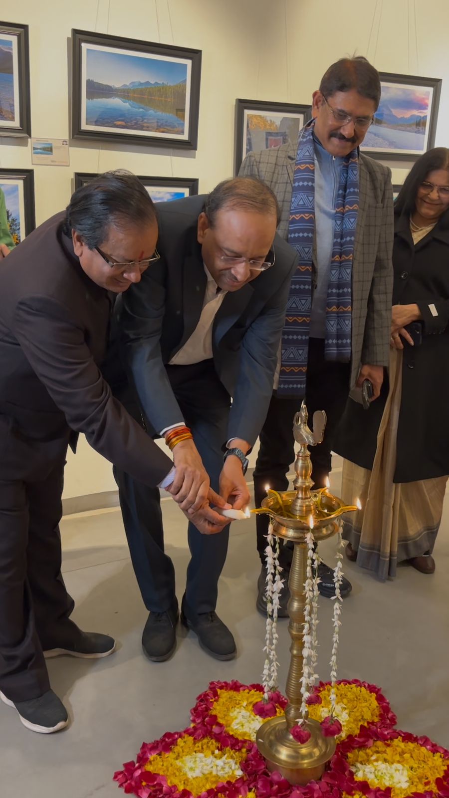 आईपीएस हेमंत शर्मा की तीन दिवसीय सोलो फोटोग्राफी प्रदर्शनी क्षितिज-द होराइजन शुरू आईपीएस हेमंत शर्मा की तीन दिवसीय सोलो फोटोग्राफी प्रदर्शनी क्षितिज-द होराइजन शुरू