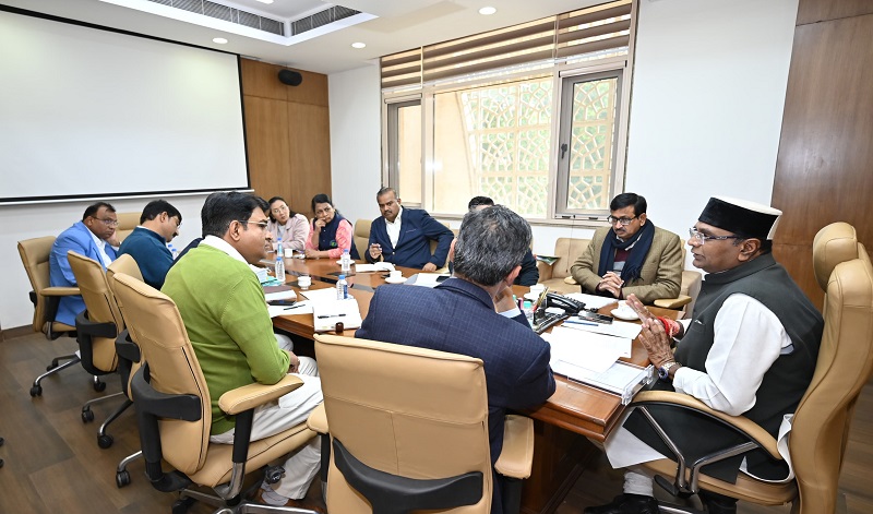 बैठक लेते हुए मंत्री विश्वास कैलाश सारंग बैठक लेते हुए मंत्री विश्वास कैलाश सारंग