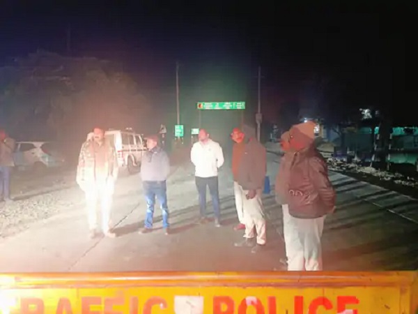 पुल धंसने से भारी वाहनों की आवाजाही रोकी गई पुल धंसने से भारी वाहनों की आवाजाही रोकी गई