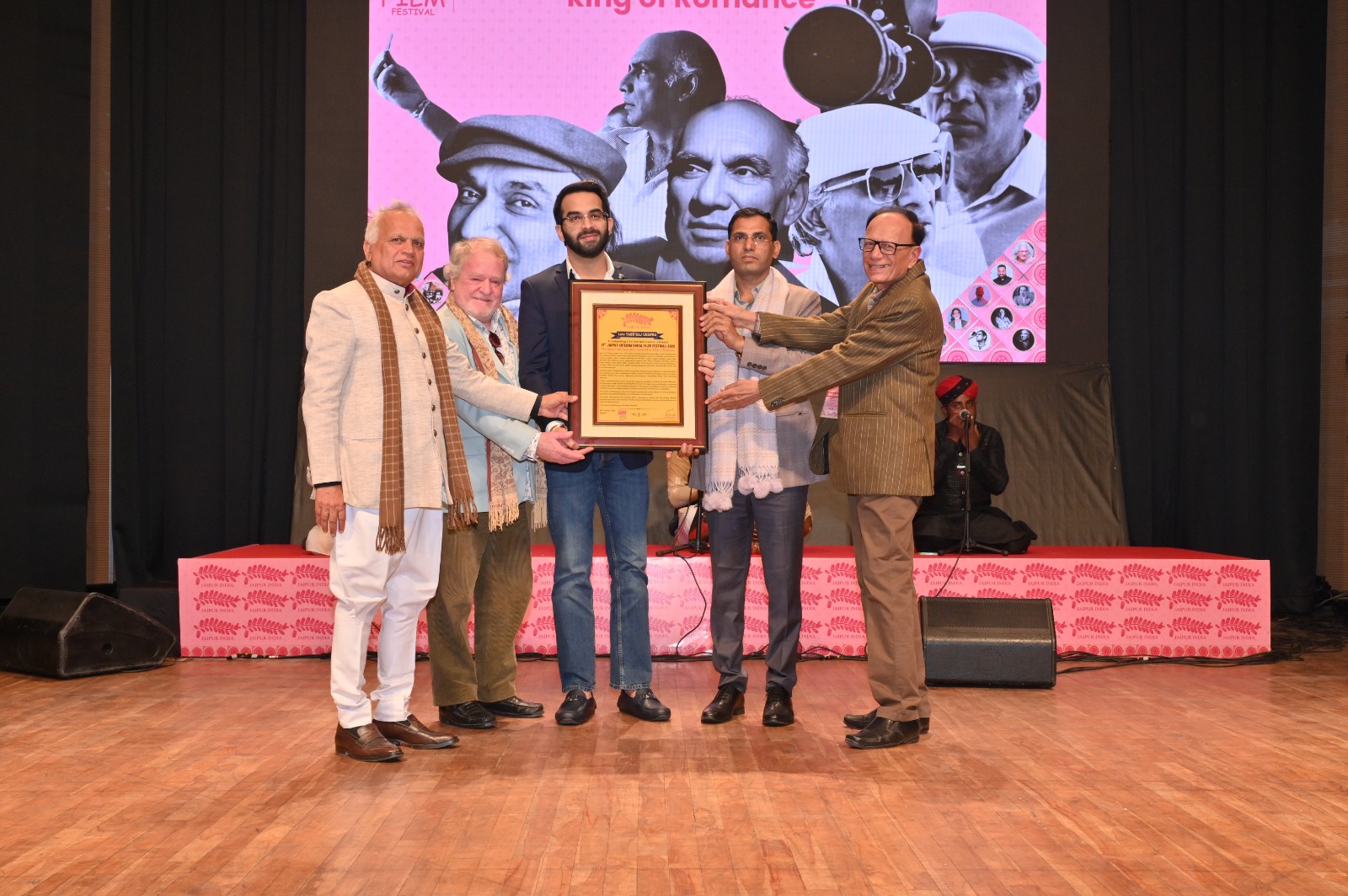 जयपुर इंटरनेशनल फिल्म फेस्टिवल का रेड कार्पेट रंगारंग आगाज जयपुर इंटरनेशनल फिल्म फेस्टिवल का रेड कार्पेट रंगारंग आगाज