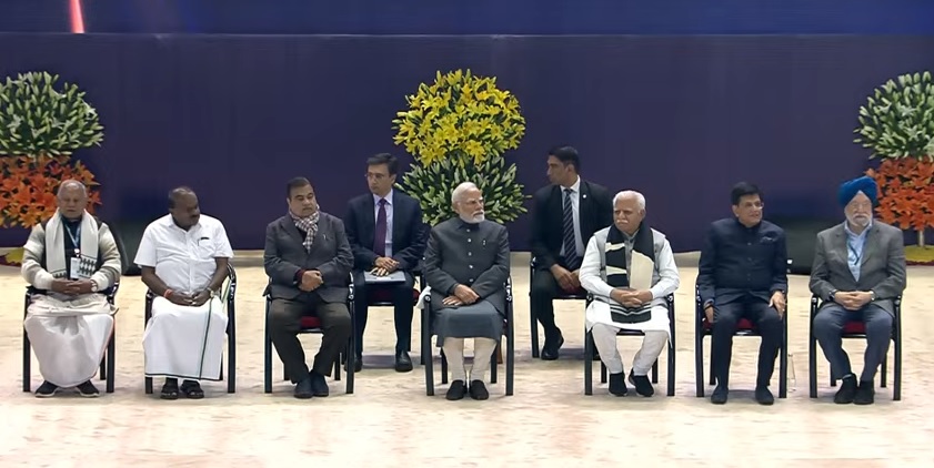 प्रधानमंत्री नरेन्द्र मोदी शुक्रवार को भारत मंडपम में भारत मोबिलिटी ग्लोबल एक्सपो-2025 का उद्घाटन करने के दौरान प्रधानमंत्री नरेन्द्र मोदी शुक्रवार को भारत मंडपम में भारत मोबिलिटी ग्लोबल एक्सपो-2025 का उद्घाटन करने के दौरान