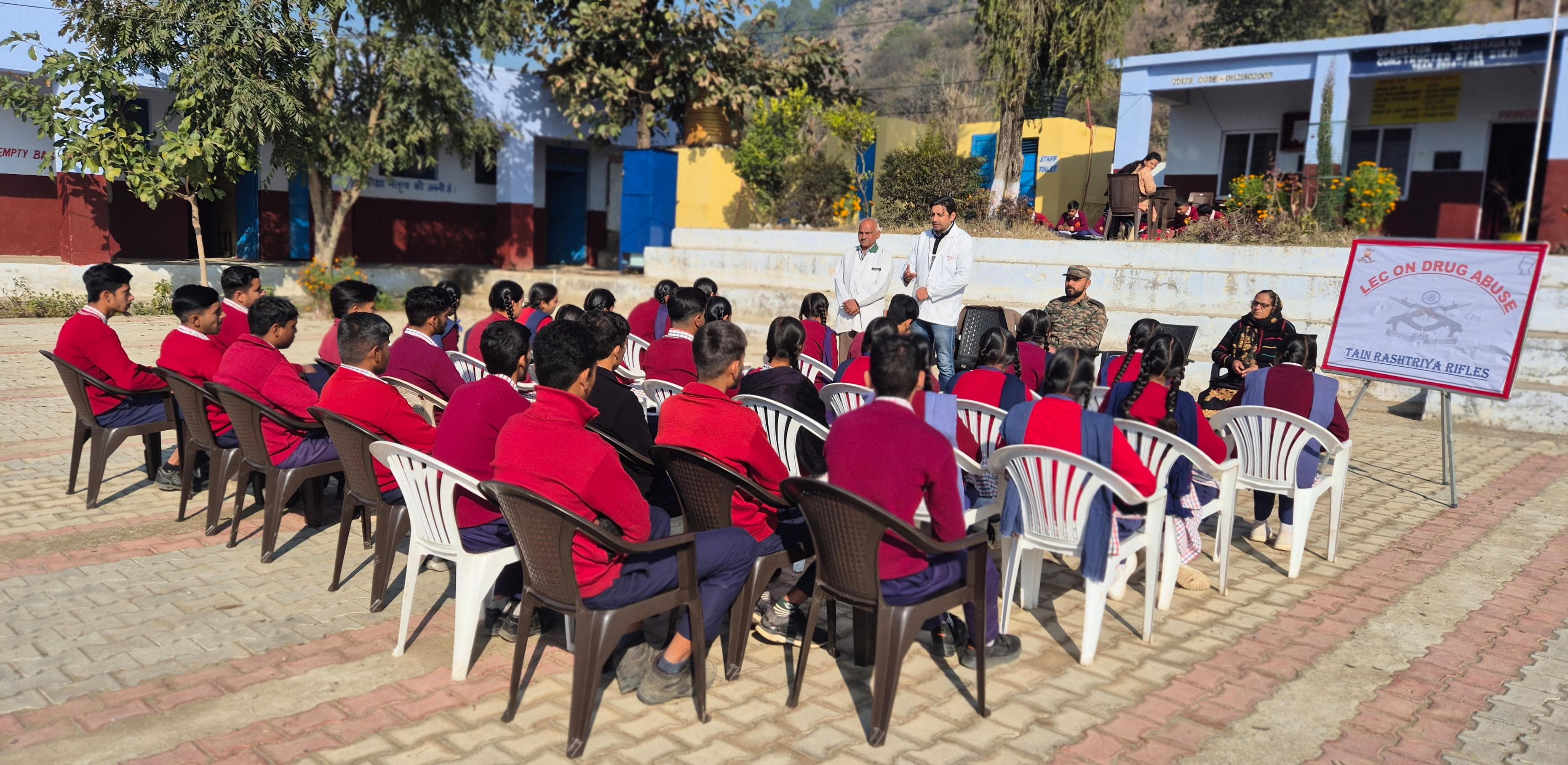युवाओं को नशीली दवाओं के दुरुपयोग पर व्याख्यान दिया युवाओं को नशीली दवाओं के दुरुपयोग पर व्याख्यान दिया