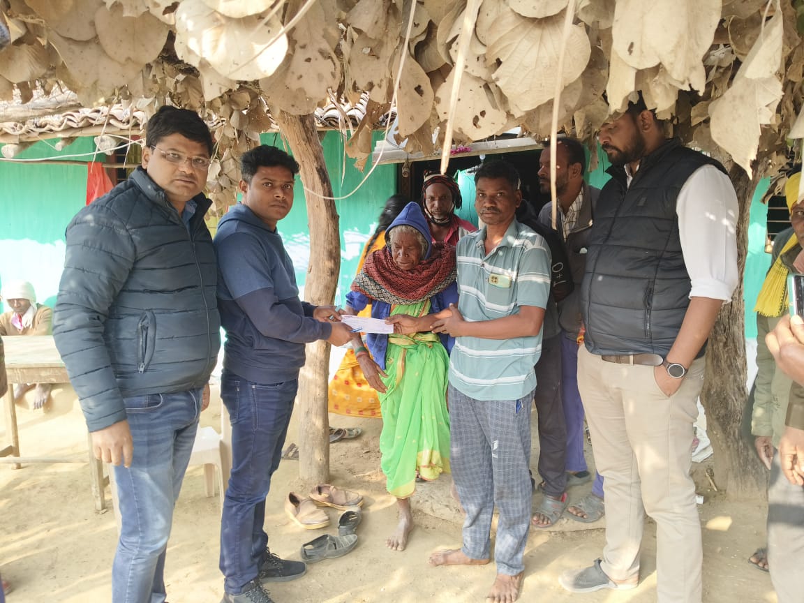 Seoni: Shepherd dies due to tiger attack, government vehicle including forest employee vandalized, Kurai police registered case against 11 people who obstructed government work Seoni: Shepherd dies due to tiger attack, government vehicle including forest employee vandalized, Kurai police registered case against 11 people who obstructed government work