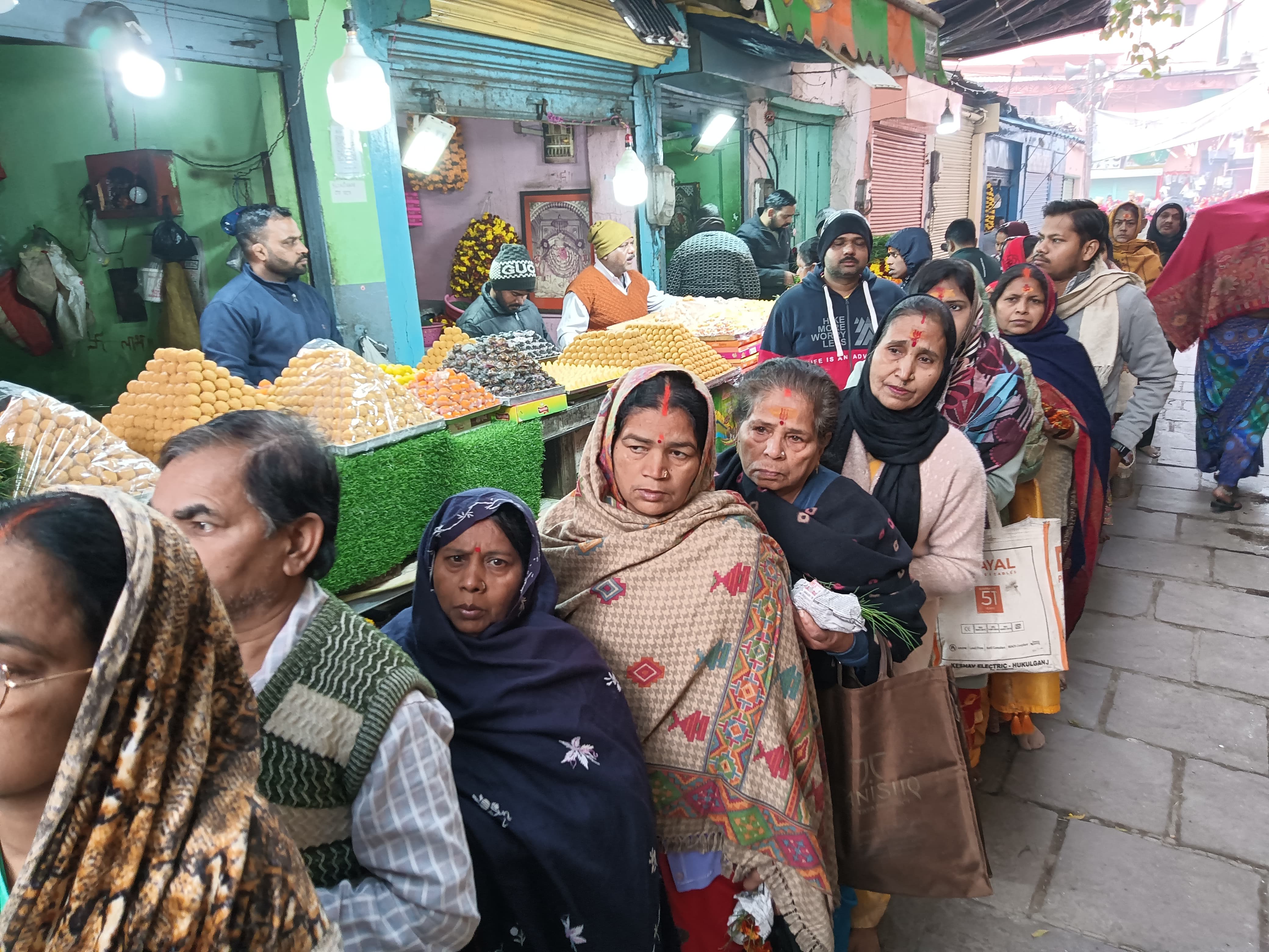 माघ चतुर्थी पर बड़ा गणेश के दरबार में दर्शन के लिए कतारबद्ध श्रद्धालु: फोटो बच्चा गुप्ता माघ चतुर्थी पर बड़ा गणेश के दरबार में दर्शन के लिए कतारबद्ध श्रद्धालु: फोटो बच्चा गुप्ता