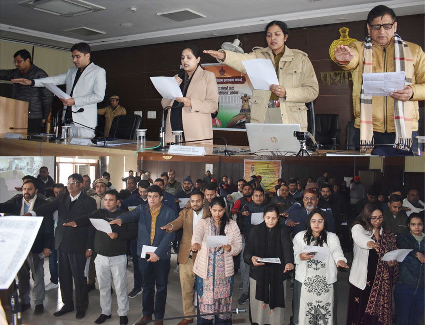 17 Snp- सोनीपत: सामूहिक संविधान प्रस्तावना वाचन कार्यक्रम में अधिकारी व कर्मचारी 17 Snp- सोनीपत: सामूहिक संविधान प्रस्तावना वाचन कार्यक्रम में अधिकारी व कर्मचारी