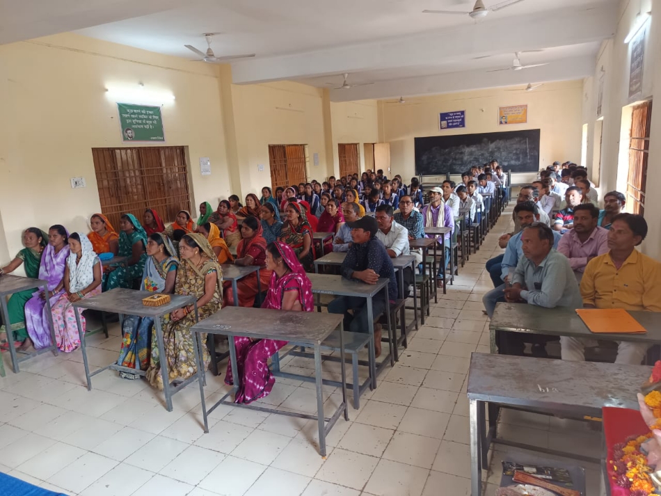 पालक शिक्षक संवाद कार्यक्रम में उपस्थित पालकगण। पालक शिक्षक संवाद कार्यक्रम में उपस्थित पालकगण।