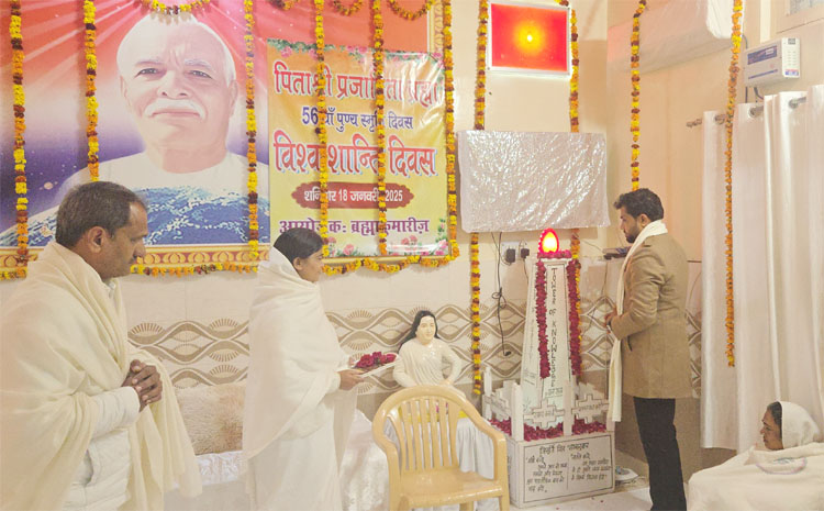 18 Snp-6 सोनीपत: प्रजापिता ब्रह्माकुमारी ईश्वरीय विश्व विद्यालय गन्नौर विधायक देवेंद्र कादियान मुख्यातिथि ज्योत प्रज्जवलित करते हुए। 18 Snp-6 सोनीपत: प्रजापिता ब्रह्माकुमारी ईश्वरीय विश्व विद्यालय गन्नौर विधायक देवेंद्र कादियान मुख्यातिथि ज्योत प्रज्जवलित करते हुए।