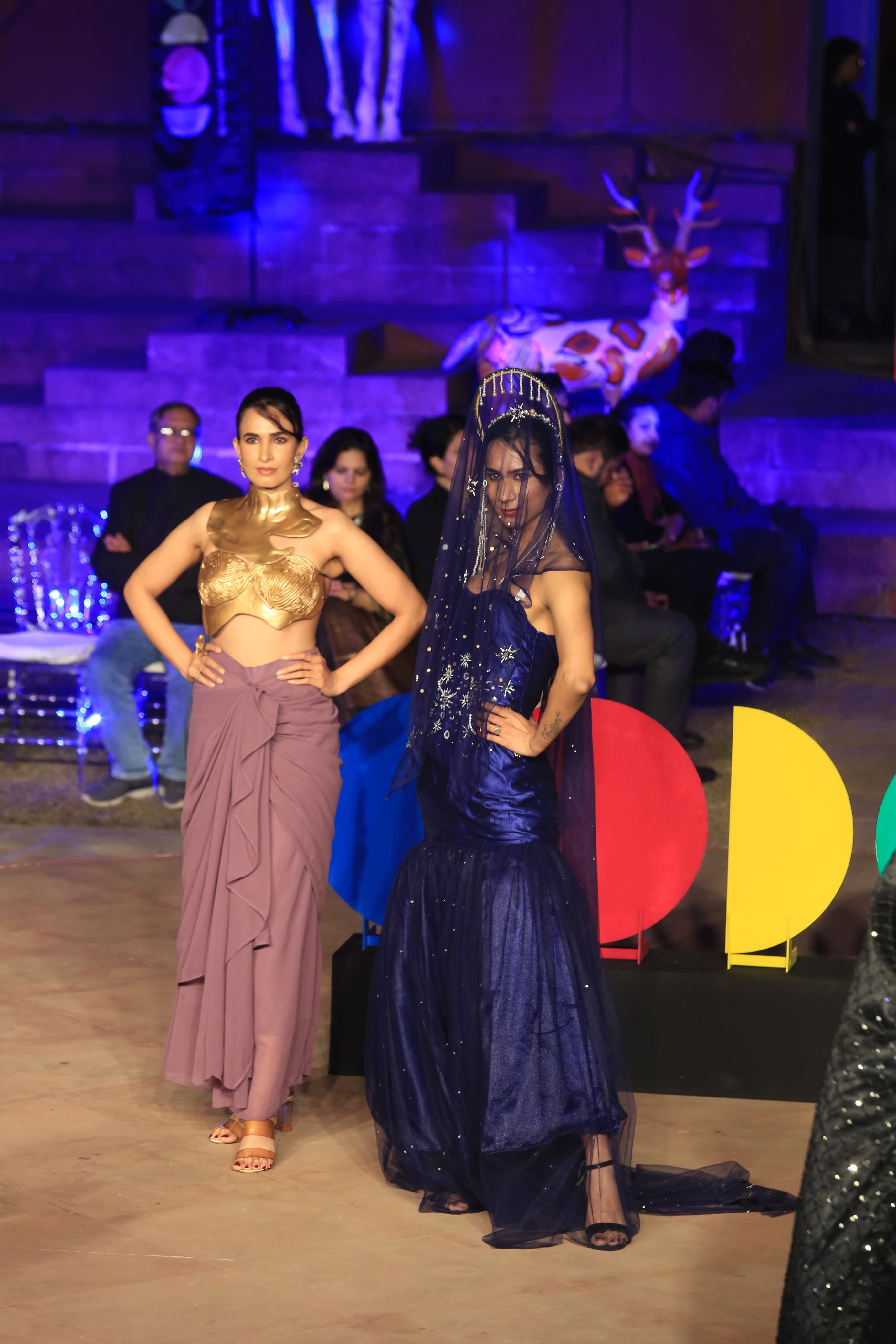 फैशन शो तुरपन में दिखाई दिए फैशन के रंग फैशन शो तुरपन में दिखाई दिए फैशन के रंग