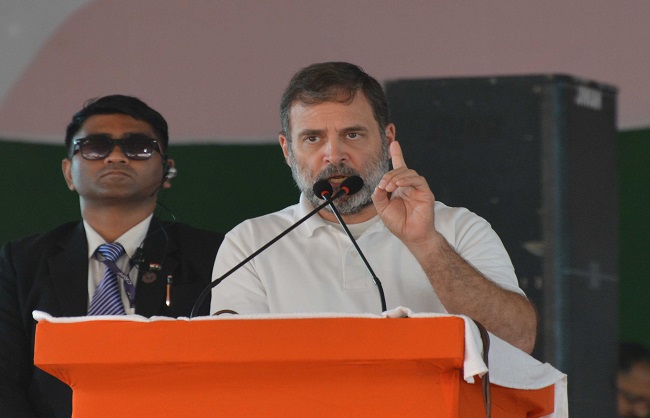 'संविधान सुरक्षा सम्मेलन' को संबोधित करते हुए राहुल गांधी 'संविधान सुरक्षा सम्मेलन' को संबोधित करते हुए राहुल गांधी