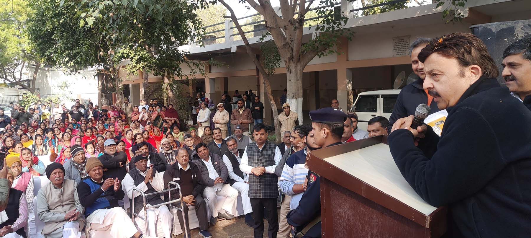 फोटो नंबर-05: गुरुग्राम के ग्रामीण क्षेत्रों में जनसुनवाई समारोह को संबोधित करते मंत्री राव नरबीर सिंह। फोटो नंबर-05: गुरुग्राम के ग्रामीण क्षेत्रों में जनसुनवाई समारोह को संबोधित करते मंत्री राव नरबीर सिंह।