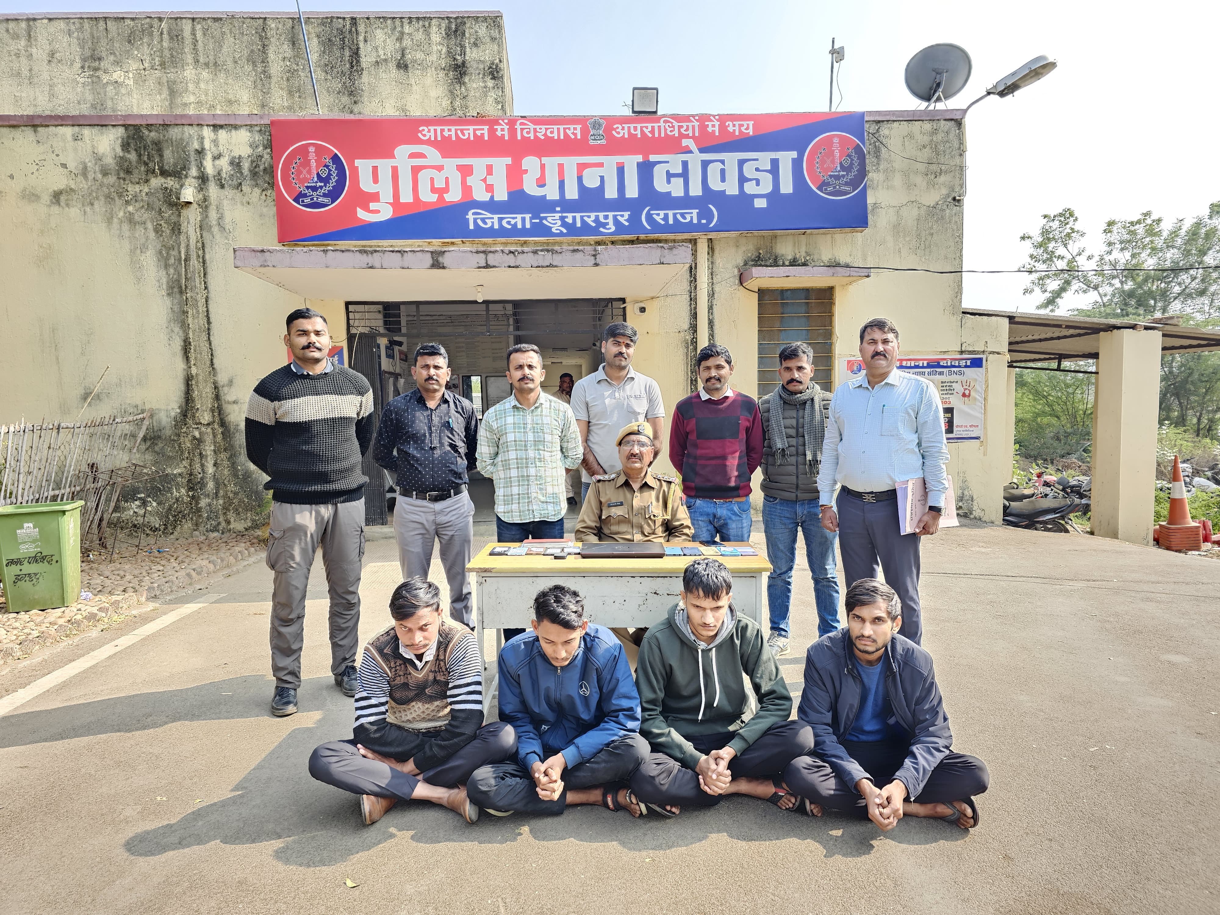 पुलिस गिरफ्त में साइबर ठगी के आरोपी पुलिस गिरफ्त में साइबर ठगी के आरोपी