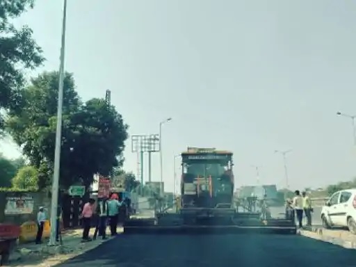 जयपुर से शाहजहांपुर बॉर्डर तक नई सड़क बनाई गई है। जयपुर से शाहजहांपुर बॉर्डर तक नई सड़क बनाई गई है।