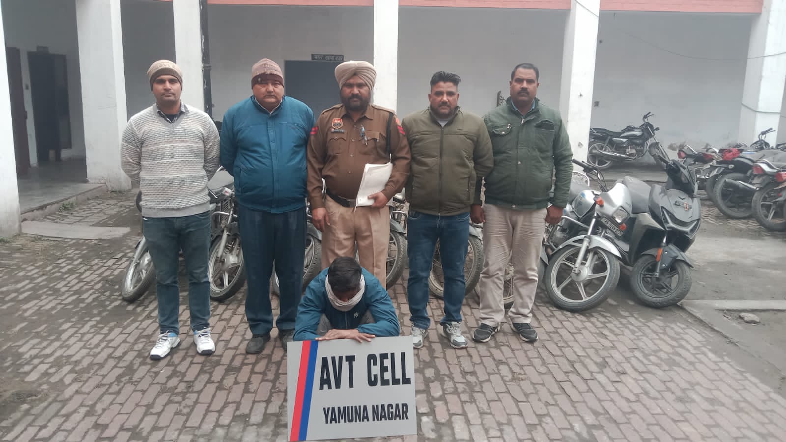 पुलिस की गिरफ्त में आरोपी पुलिस की गिरफ्त में आरोपी