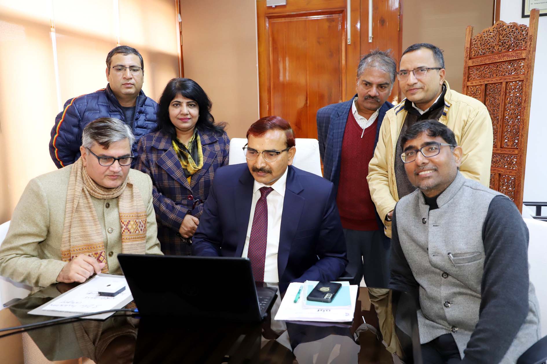 इंडिया रैंकिंग 2025 के लिए डीसीएस पोर्टल पर डेटा प्रस्तुत करते कुलपति प्रो. नरसी राम बिश्नोई। इंडिया रैंकिंग 2025 के लिए डीसीएस पोर्टल पर डेटा प्रस्तुत करते कुलपति प्रो. नरसी राम बिश्नोई।