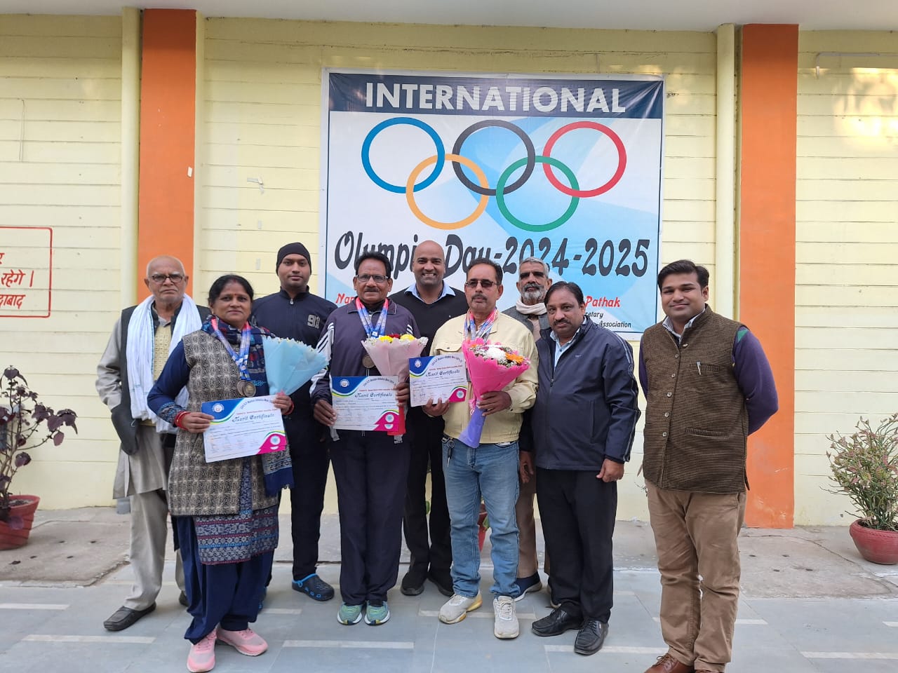33 वीं यूपी स्टेट मास्टर एथलेटिक्स चैम्पियनशिप में कमलेश सिंह, यशपाल सिंह, रामवीर सिंह का नेताजी सुभाषचंद्र बोस सोनकपुर स्पोर्टर्स स्टेडियम में स्वागत अभिनंदन किया गया।