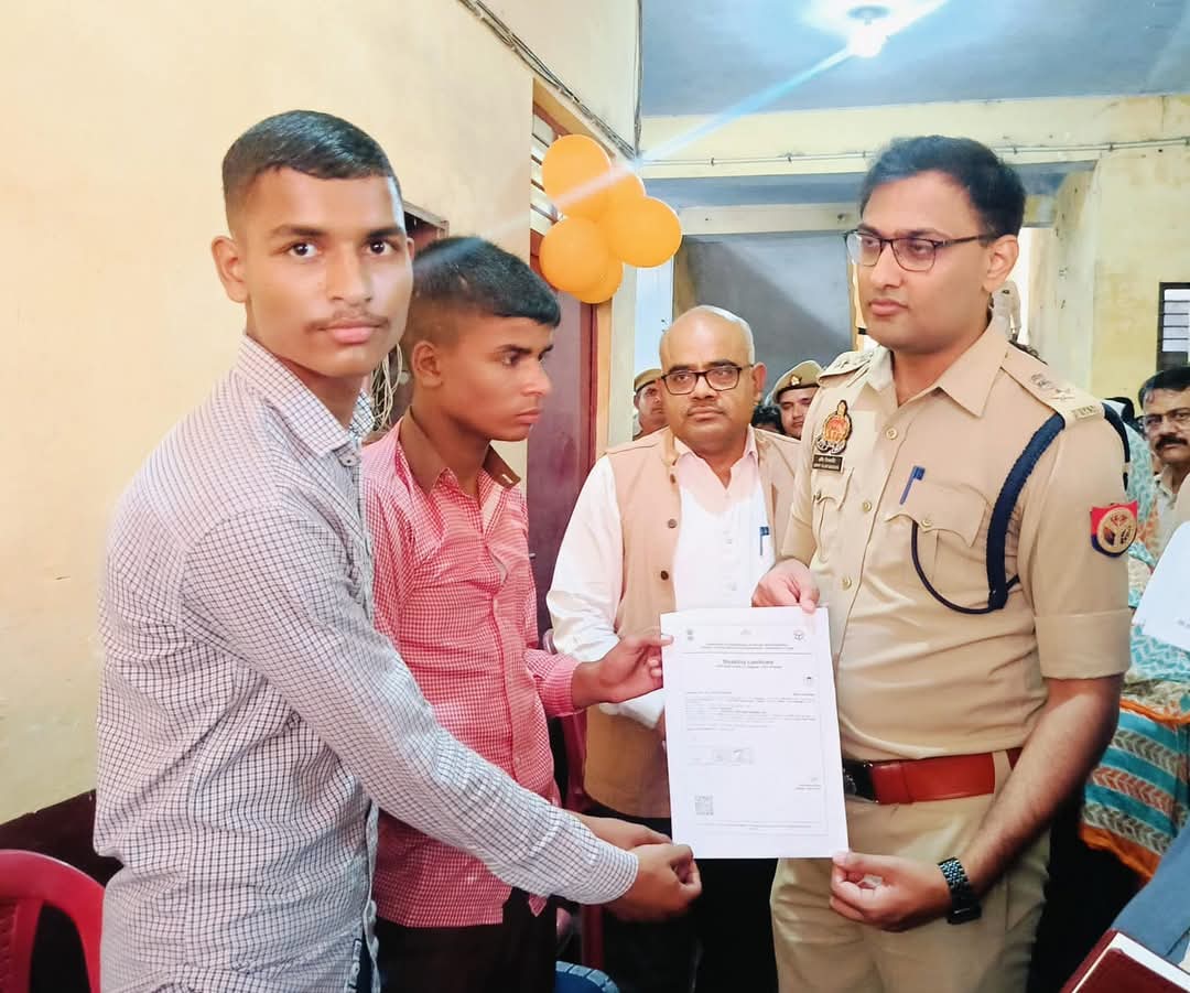 दिव्यांगों को प्रमाणपत्र बांटते आईएएस जितेंद्र प्रताप सिंग (फाइल फोटो) दिव्यांगों को प्रमाणपत्र बांटते आईएएस जितेंद्र प्रताप सिंग (फाइल फोटो)