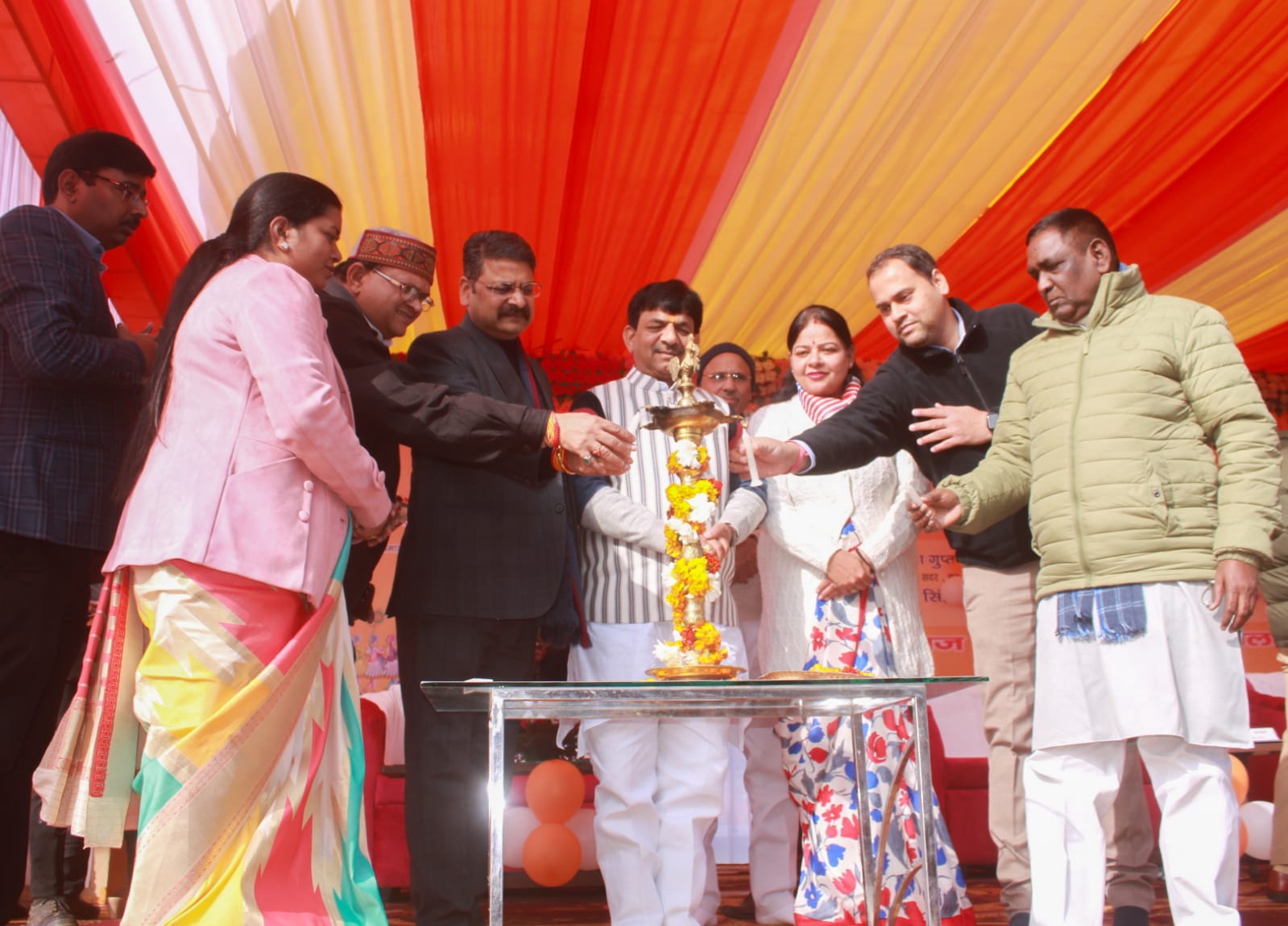 मुरादाबाद में मुख्यमंत्री सामूहिक विवाह कार्यक्रम में पहुंचे उप्र सरकार में दीप प्रज्वलित करते व्यावसायिक शिक्षा एवं कौशल विकास मंत्री कपिल देव अग्रवाल व अन्य जनप्रतिनिधि मुरादाबाद में मुख्यमंत्री सामूहिक विवाह कार्यक्रम में पहुंचे उप्र सरकार में दीप प्रज्वलित करते व्यावसायिक शिक्षा एवं कौशल विकास मंत्री कपिल देव अग्रवाल व अन्य जनप्रतिनिधि