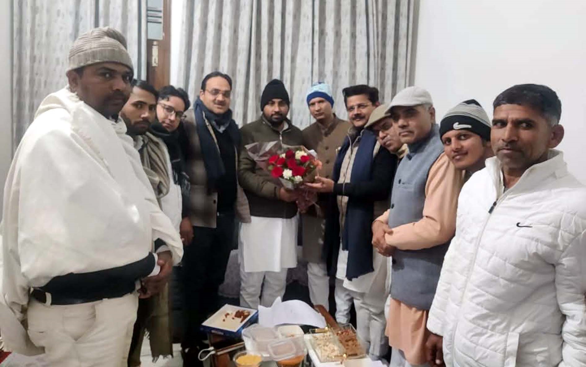 नवनियुक्त मंडल अध्यक्षों का स्वागत करते जिला अध्यक्ष अशोक सैनी एवं अन्य पदाधिकारी। नवनियुक्त मंडल अध्यक्षों का स्वागत करते जिला अध्यक्ष अशोक सैनी एवं अन्य पदाधिकारी।