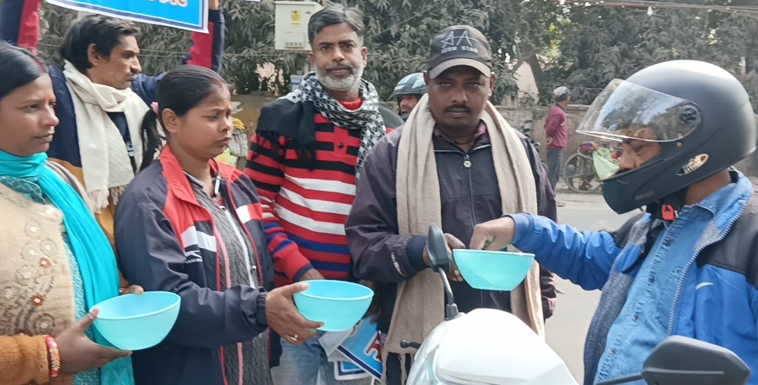 भीख मांगते शिक्षक