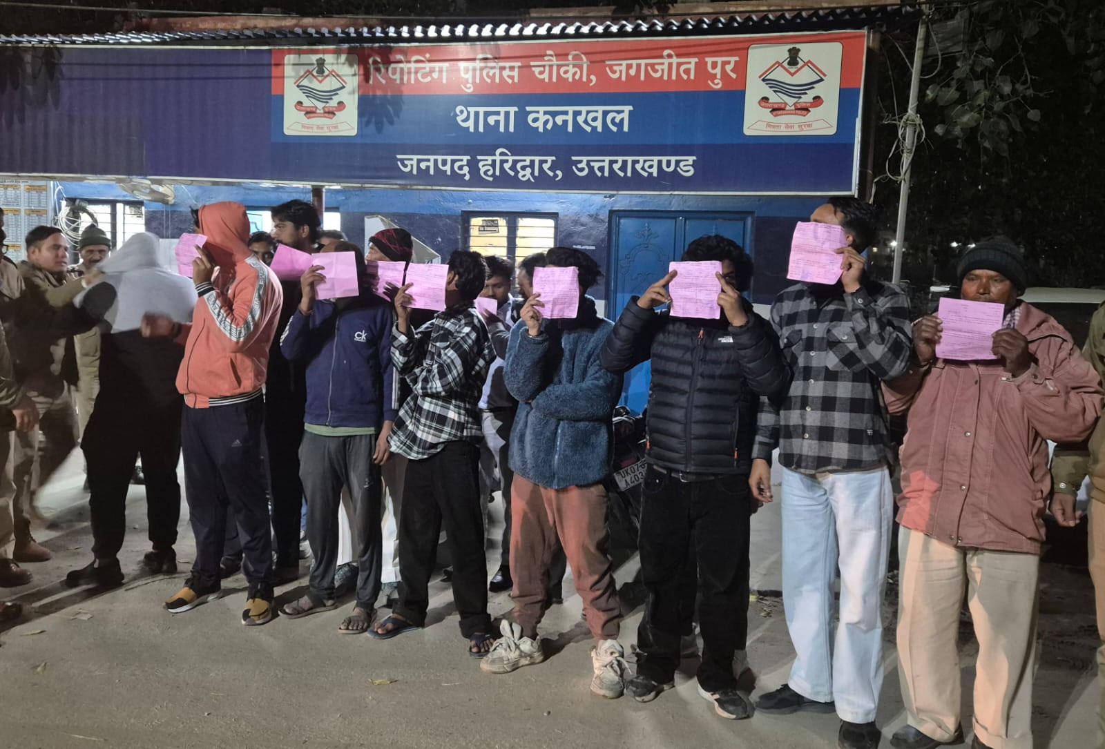 सार्वजनिक स्थलों पर जाम छलकने वाले सार्वजनिक स्थलों पर जाम छलकने वाले