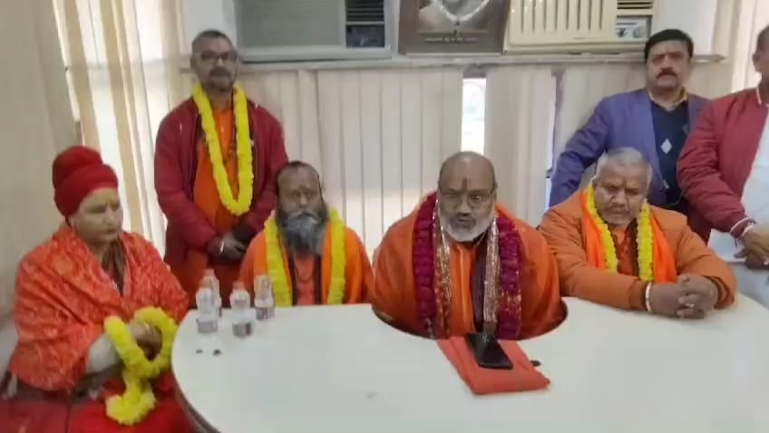 पत्रकार वार्ता में महामंडलेश्वर यति नरसिंहानंद गिरी: फोटो बच्चा गुप्त पत्रकार वार्ता में महामंडलेश्वर यति नरसिंहानंद गिरी: फोटो बच्चा गुप्त