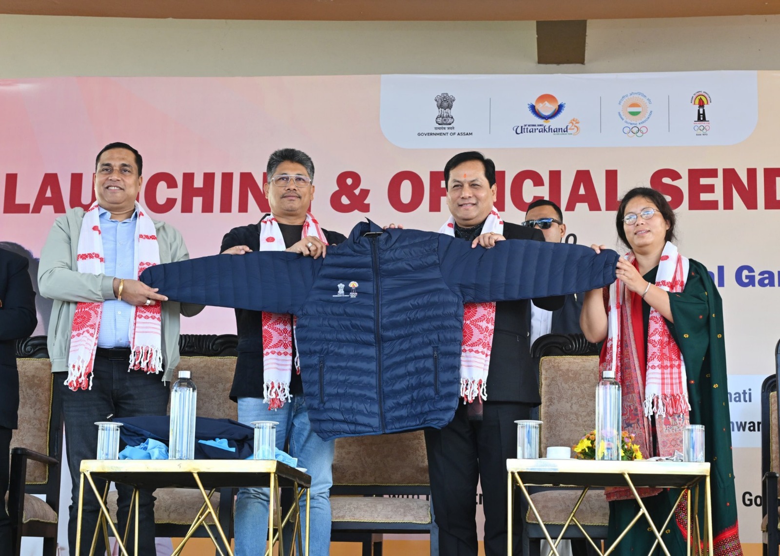 असम दल के राष्ट्रीय खेल जर्सी का विमोचन और वितरण की तस्वीर। असम दल के राष्ट्रीय खेल जर्सी का विमोचन और वितरण की तस्वीर।