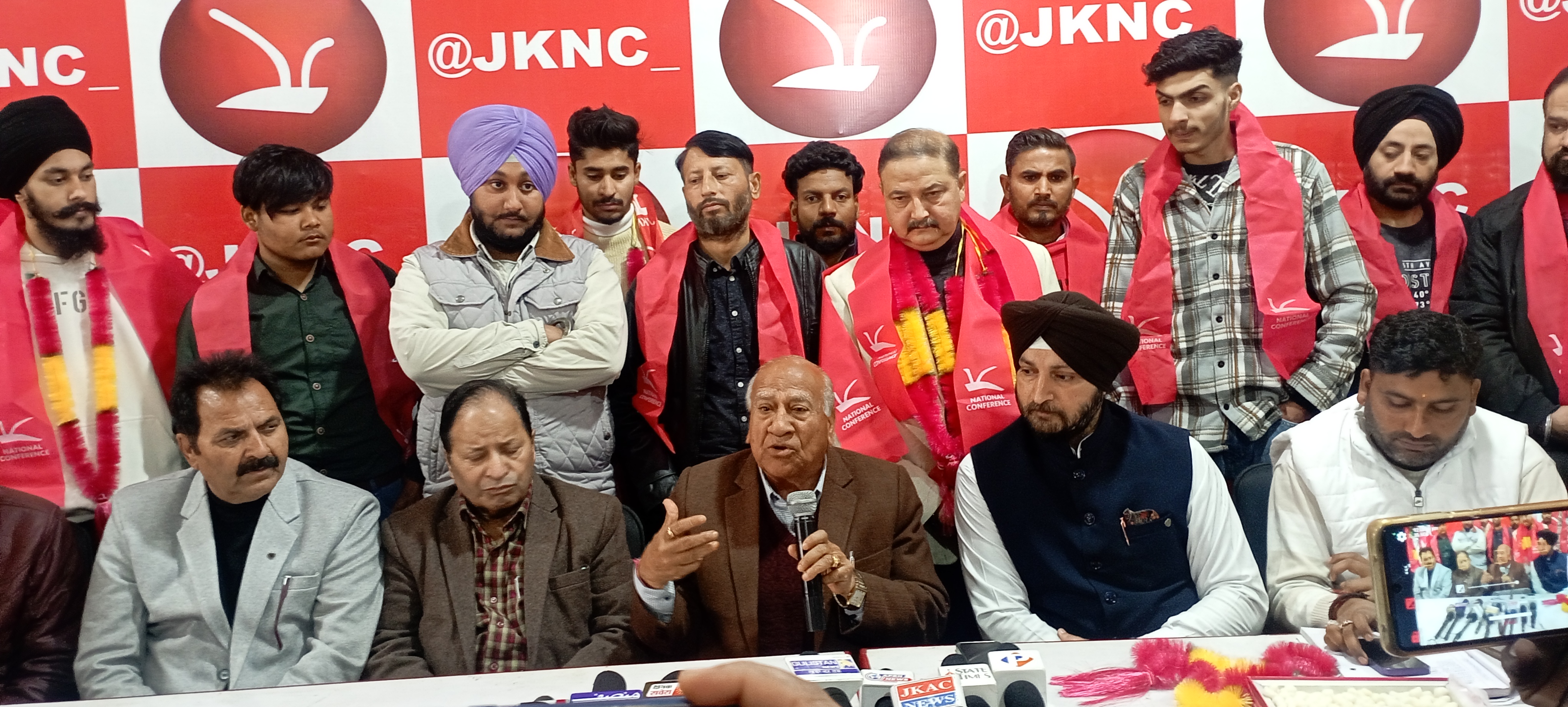कई युवा वाईएनसी में शामिल, नेकां नेता ने किया स्वागत कई युवा वाईएनसी में शामिल, नेकां नेता ने किया स्वागत