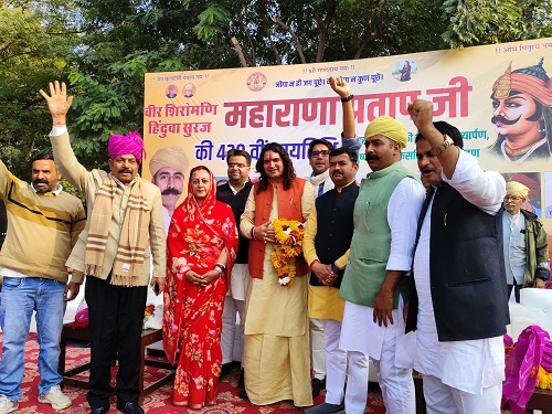 महाराणा प्रताप की 428 वीं पुण्यतिथि पर 51 फुट ऊंचा केसरिया ध्वज फहराया महाराणा प्रताप की 428 वीं पुण्यतिथि पर 51 फुट ऊंचा केसरिया ध्वज फहराया