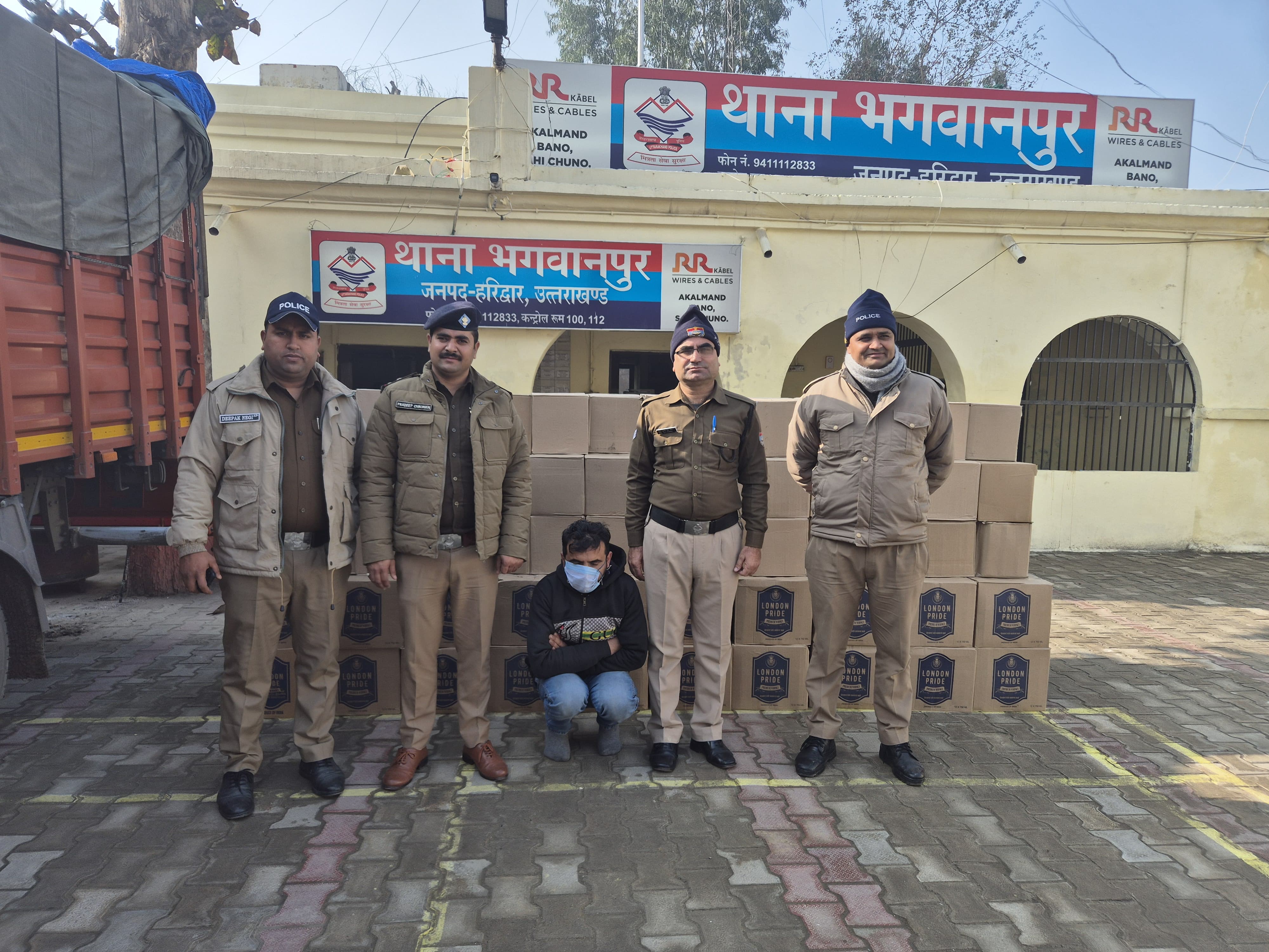 गिरफ्तार नशा तस्कर गिरफ्तार नशा तस्कर