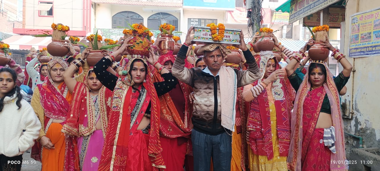 ओल्ड फरीदाबाद में पुरानी चुंगी रोड शर्मा डेयरी के निकट आयोजित श्रीमद्भागवत कथा सप्ताह के शुभारम्भ पर निकली भव्य कलश शोभा यात्रा में शामिल श्रद्धालु। ओल्ड फरीदाबाद में पुरानी चुंगी रोड शर्मा डेयरी के निकट आयोजित श्रीमद्भागवत कथा सप्ताह के शुभारम्भ पर निकली भव्य कलश शोभा यात्रा में शामिल श्रद्धालु।