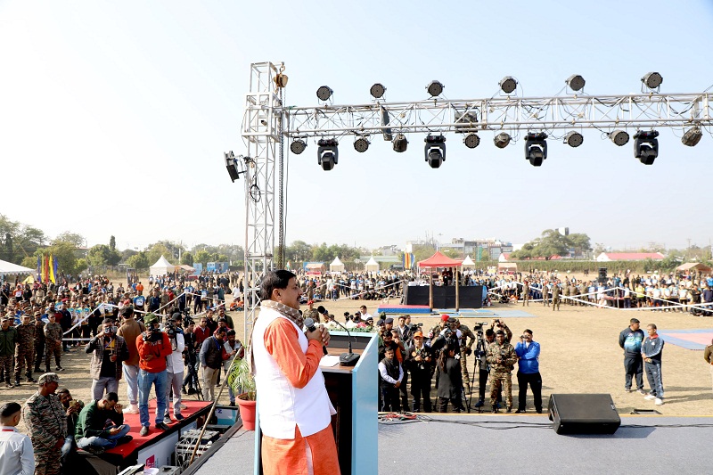 मुख्यमंत्री डॉ. मोहन यादव ने भोपाल की आर्मी मैराथन में शामिल धावकों, नागरिकों और सैन्य ऑफीसरों को संबोधित किया मुख्यमंत्री डॉ. मोहन यादव ने भोपाल की आर्मी मैराथन में शामिल धावकों, नागरिकों और सैन्य ऑफीसरों को संबोधित किया