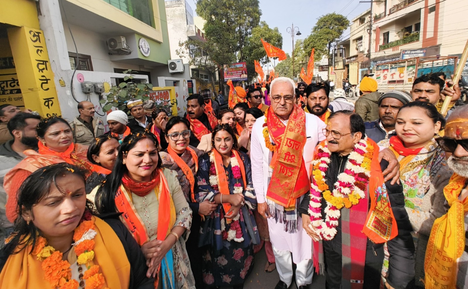 महाकालेश्वर धाम में रामलला की प्राण प्रतिष्ठा पर लाइनपार में गाजे बाजे संग निकली शोभायात्रा महाकालेश्वर धाम में रामलला की प्राण प्रतिष्ठा पर लाइनपार में गाजे बाजे संग निकली शोभायात्रा