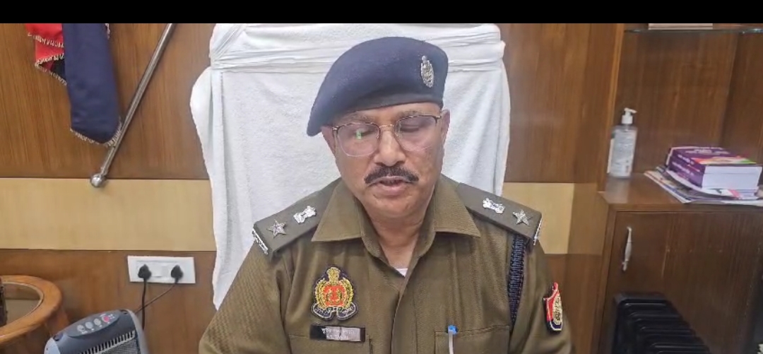 घटना की जानकारी देते डीसीपी ग्रामीण घटना की जानकारी देते डीसीपी ग्रामीण