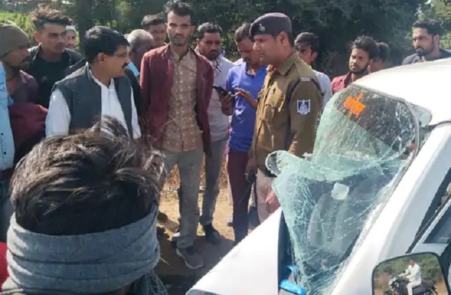 आगर-मालवाः पिकअप- कार की टक्कर आगर-मालवाः पिकअप- कार की टक्कर