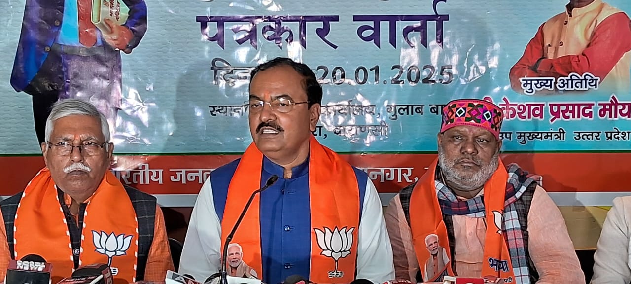 वार्ता में उपमुख्यमंत्री केशव प्रसाद मौर्य: फोटो बच्चा गुप्ता वार्ता में उपमुख्यमंत्री केशव प्रसाद मौर्य: फोटो बच्चा गुप्ता