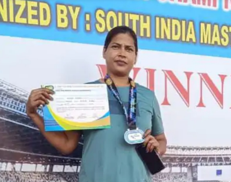 मीरजापुर की रेनू ने डिस्कस थ्रो में सिल्वर जीतकर बढ़ाया देश का मान मीरजापुर की रेनू ने डिस्कस थ्रो में सिल्वर जीतकर बढ़ाया देश का मान
