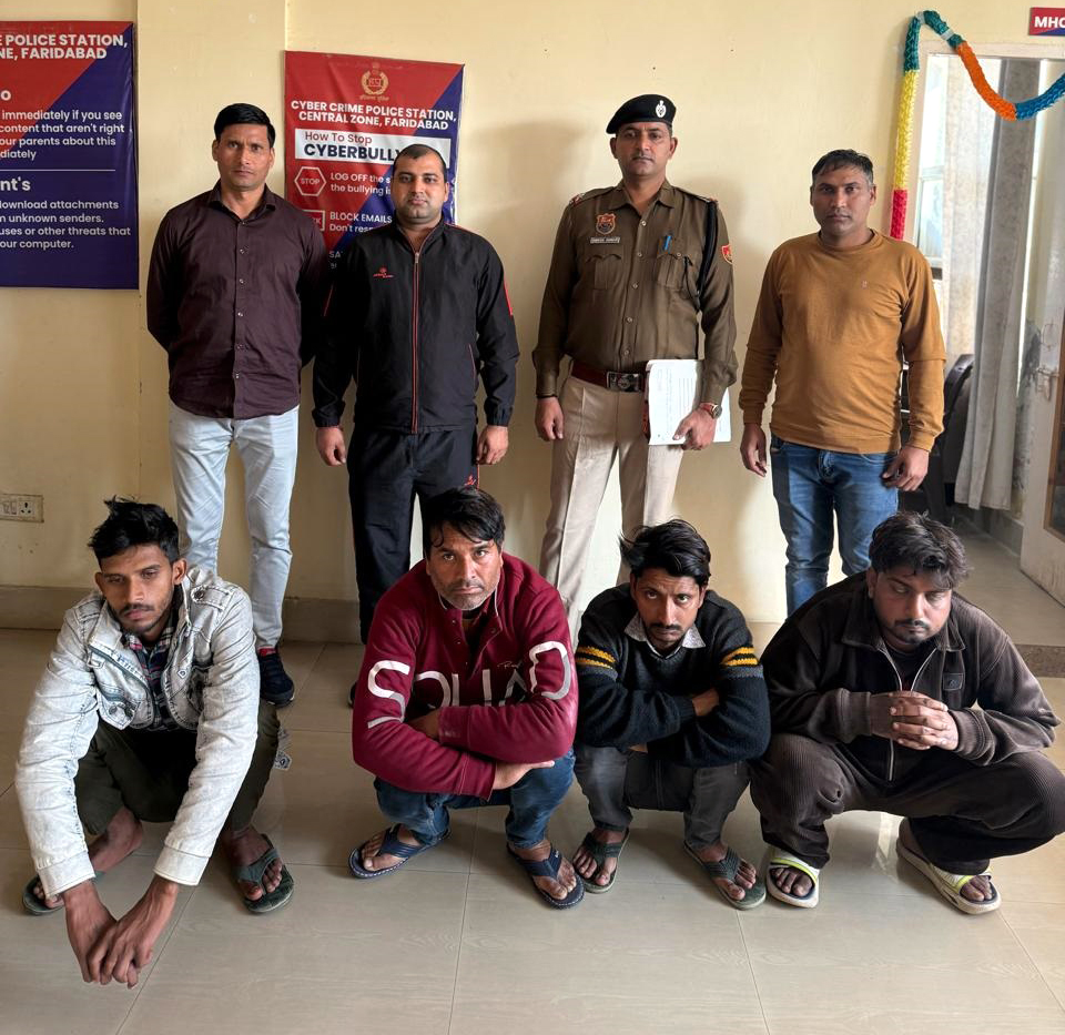 पुलिस द्वारा गिरफ्तार किए गए आरोपीगण पुलिस द्वारा गिरफ्तार किए गए आरोपीगण