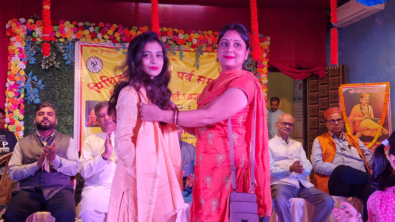 मिथिला विभूति पर्व समारोह में मंचस्थ अतिथि गण नओ मिथिला विभूति पर्व समारोह में मंचस्थ अतिथि गण नओ